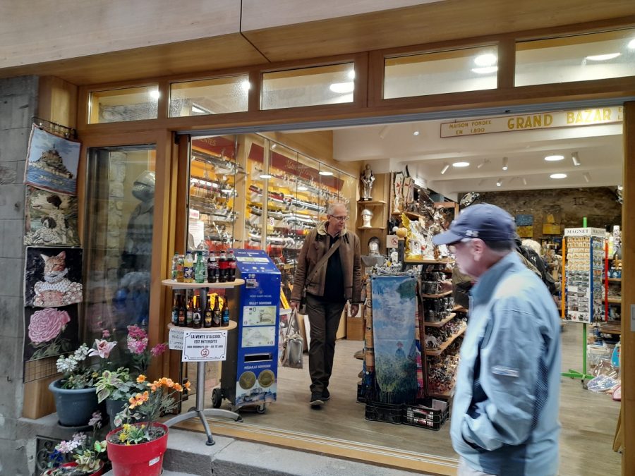 le-mont-saint-michel-commerce-boutique-le-Grand-Bazar-1